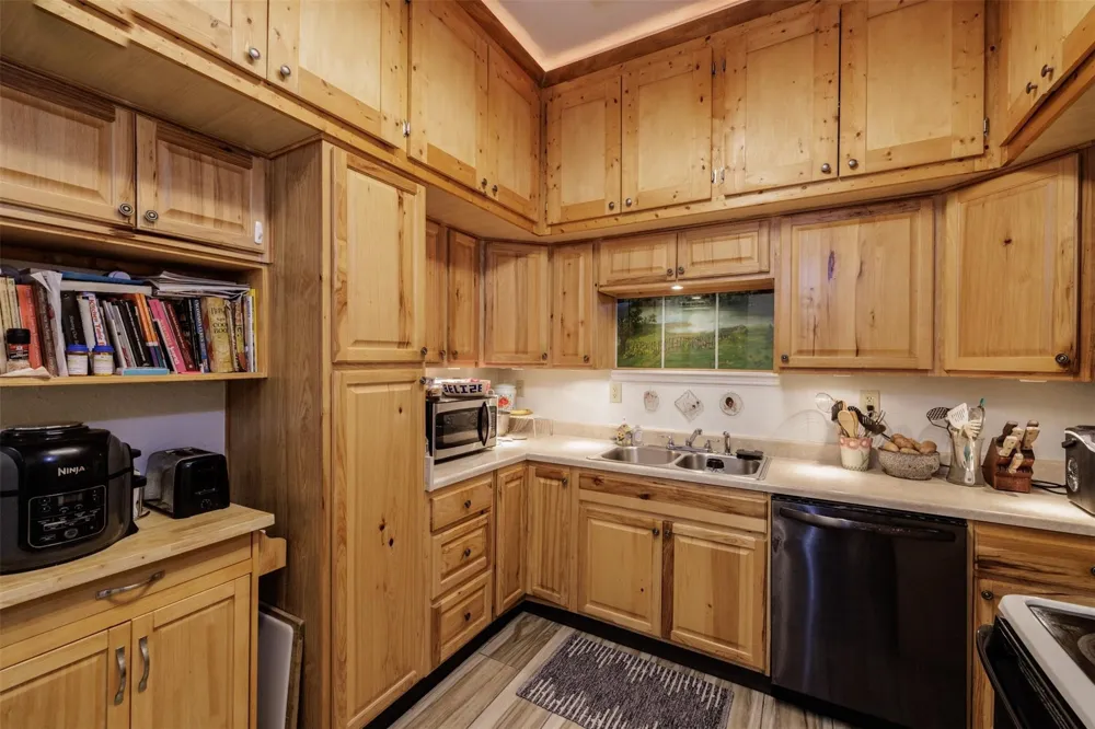9953 Greentree Lane Wills Point, TX 75169