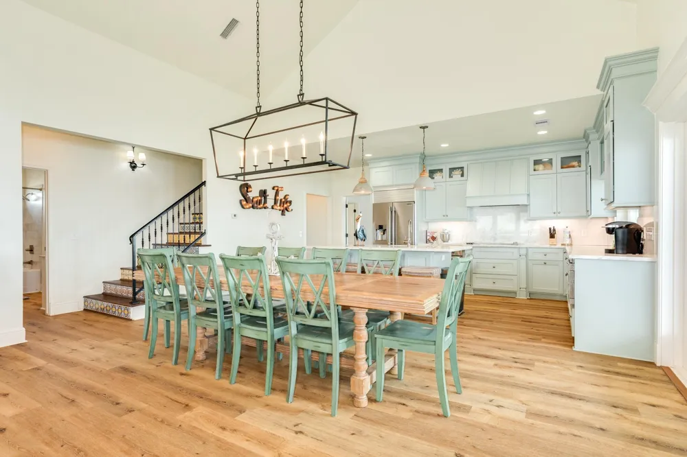 998 Austin Drive Gilchrist, TX 77617