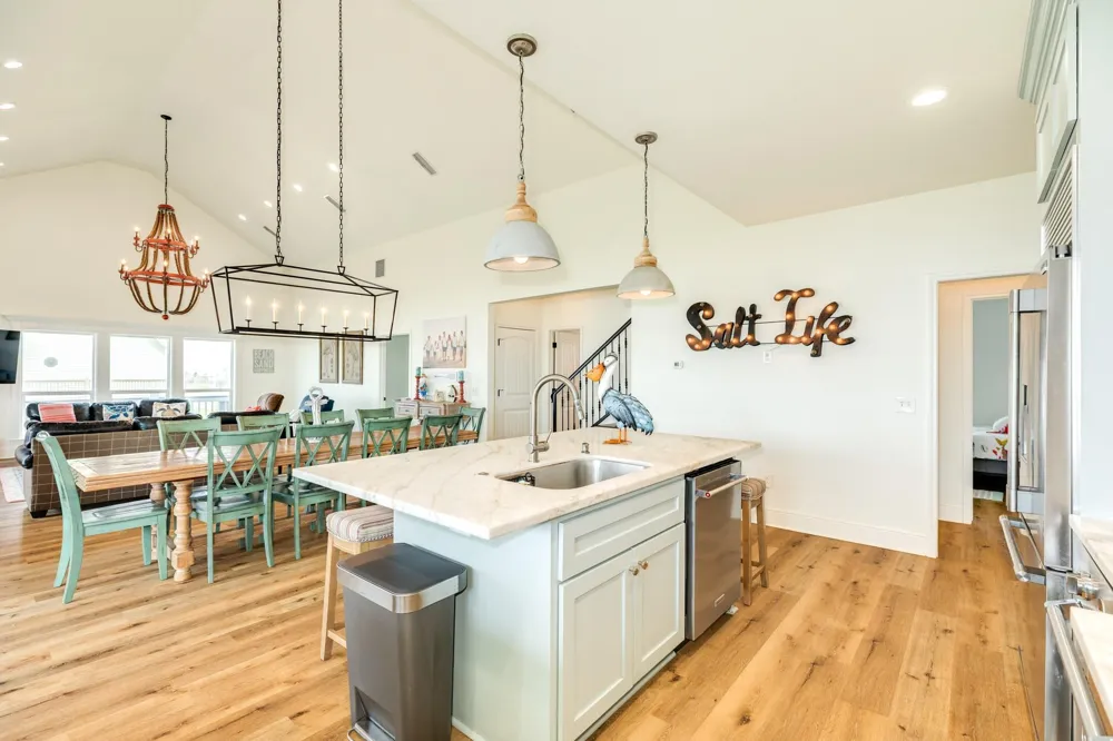 998 Austin Drive Gilchrist, TX 77617