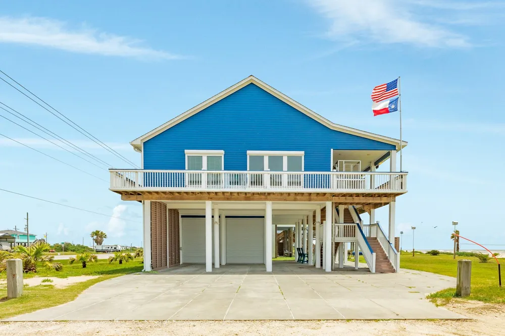 998 Austin Drive Gilchrist, TX 77617
