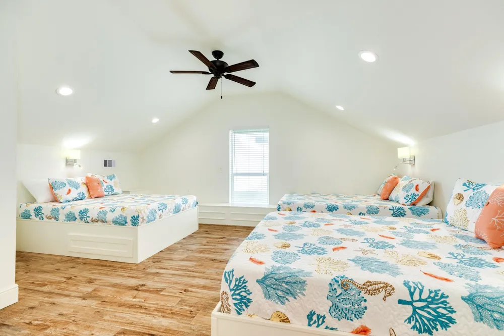 998 Austin Drive Gilchrist, TX 77617