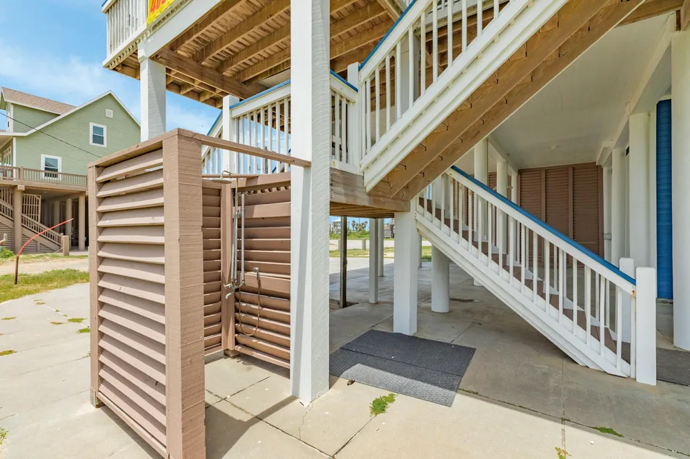 998 Austin Drive Gilchrist, TX 77617