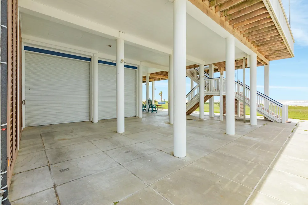 998 Austin Drive Gilchrist, TX 77617