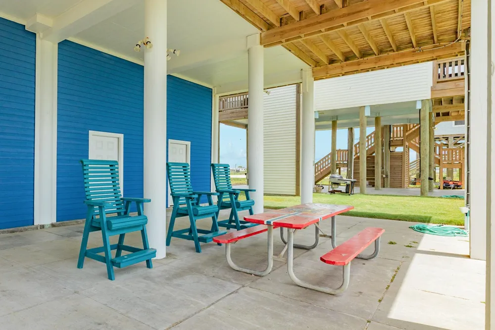 998 Austin Drive Gilchrist, TX 77617