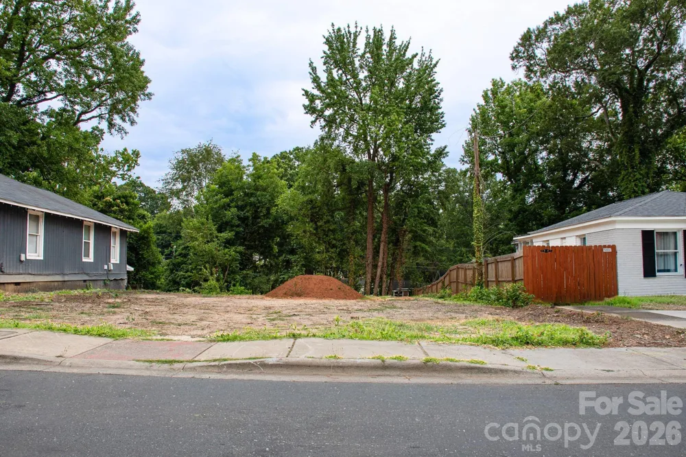 2321 Dundeen Street #4 Charlotte, NC 28216