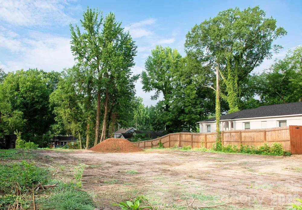 2321 Dundeen Street #4 Charlotte, NC 28216