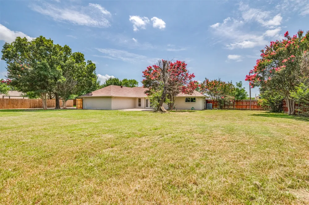 109 Shadow Drive Red Oak, TX 75154