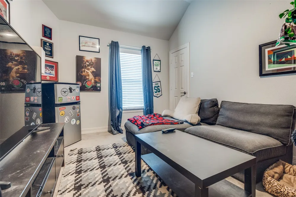 2328 Throckmorton Street Dallas, TX 75219