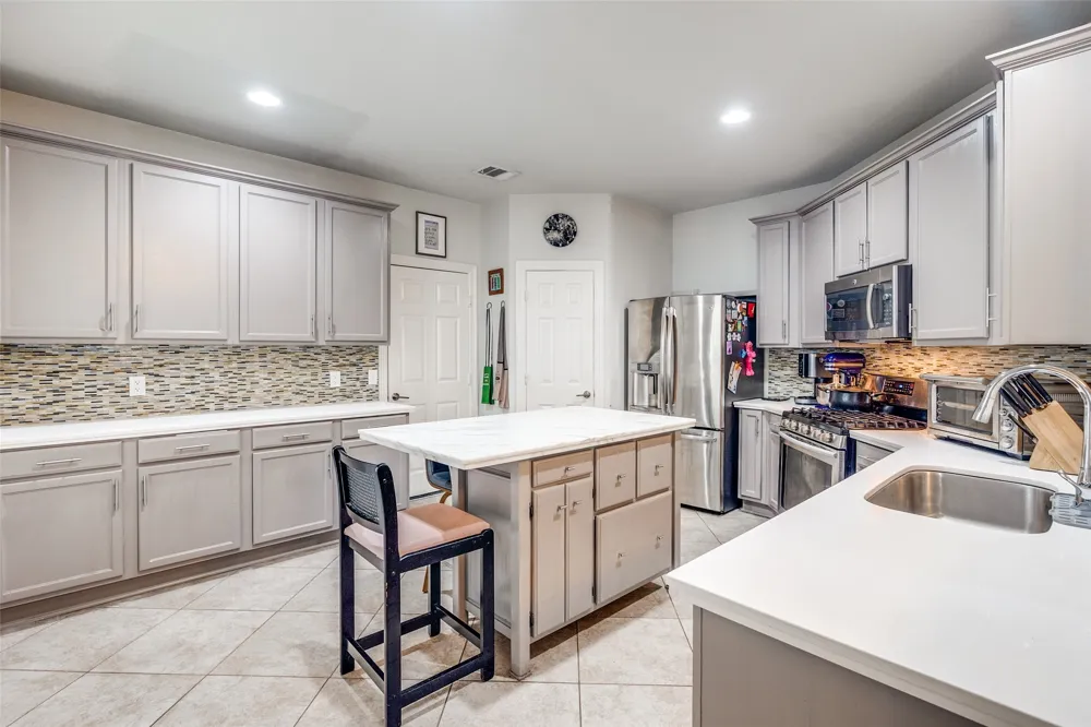 2328 Throckmorton Street Dallas, TX 75219