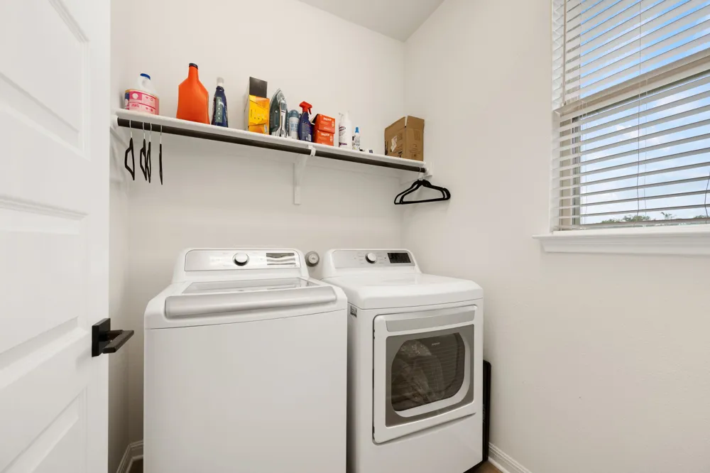 6907 Short Run Lane Buda, TX 78610