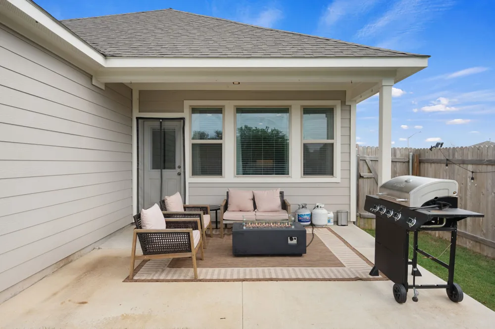 6907 Short Run Lane Buda, TX 78610