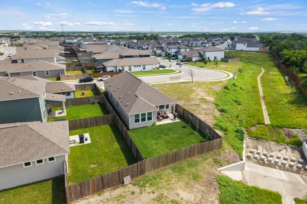 6907 Short Run Lane Buda, TX 78610