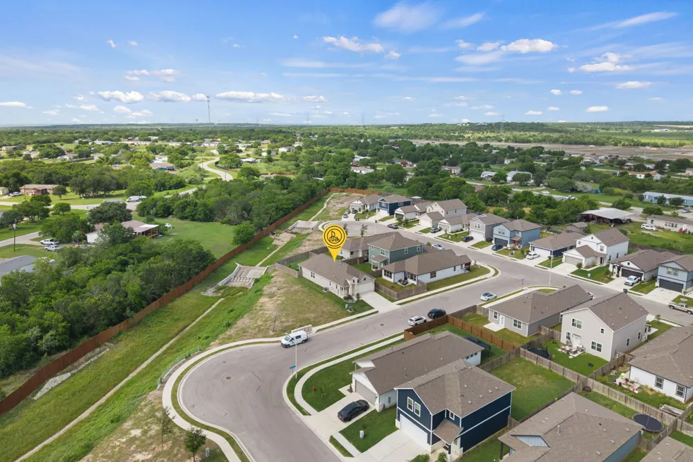 6907 Short Run Lane Buda, TX 78610