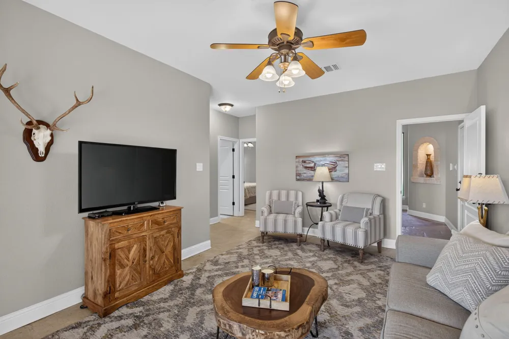 814 Scenic Loop Kingsland, TX 78639