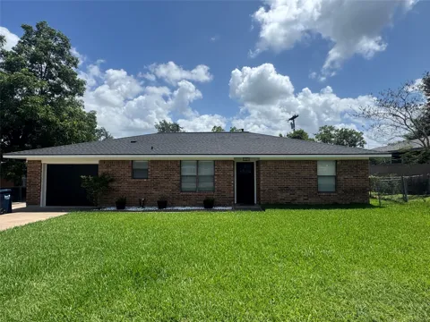 2004 Brazos Avenue