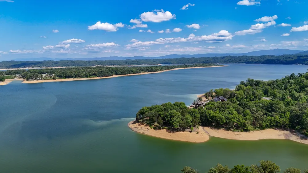 122 Ridge Point Trl Dandridge, TN 37725