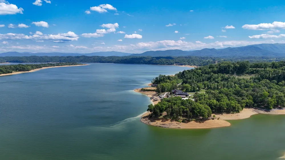 122 Ridge Point Trl Dandridge, TN 37725