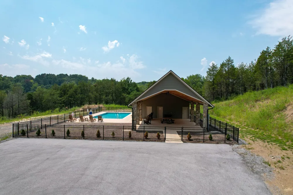 122 Ridge Point Trl Dandridge, TN 37725