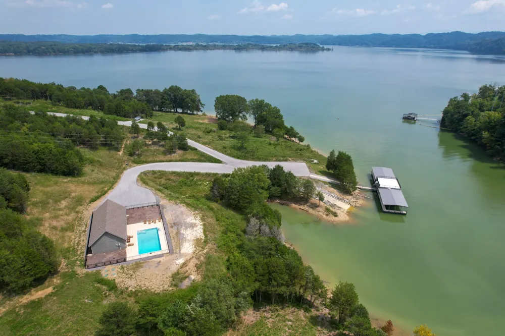 122 Ridge Point Trl Dandridge, TN 37725