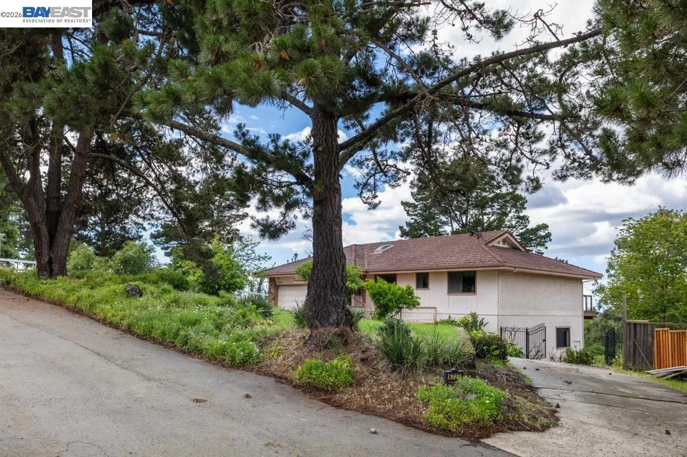 6727 Sunnyslope Ave Castro Valley, CA 94552