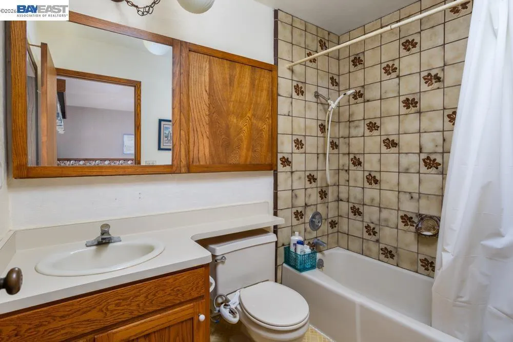 6727 Sunnyslope Ave Castro Valley, CA 94552