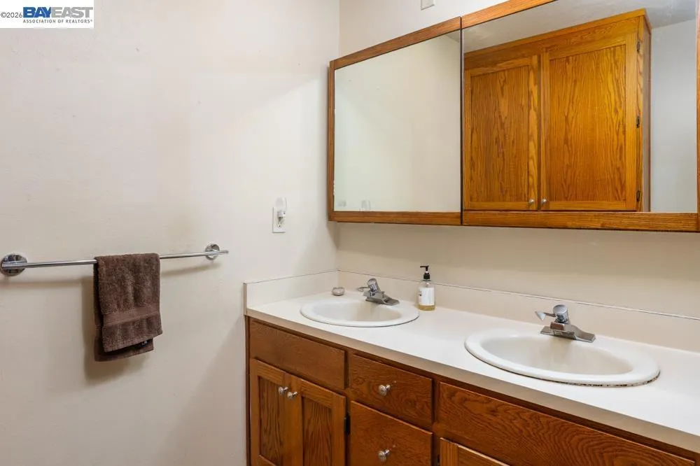 6727 Sunnyslope Ave Castro Valley, CA 94552