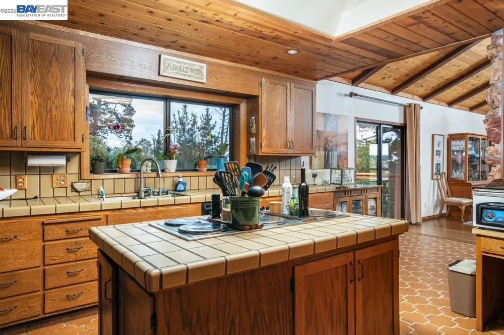 6727 Sunnyslope Ave Castro Valley, CA 94552