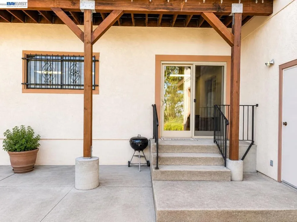 6727 Sunnyslope Ave Castro Valley, CA 94552
