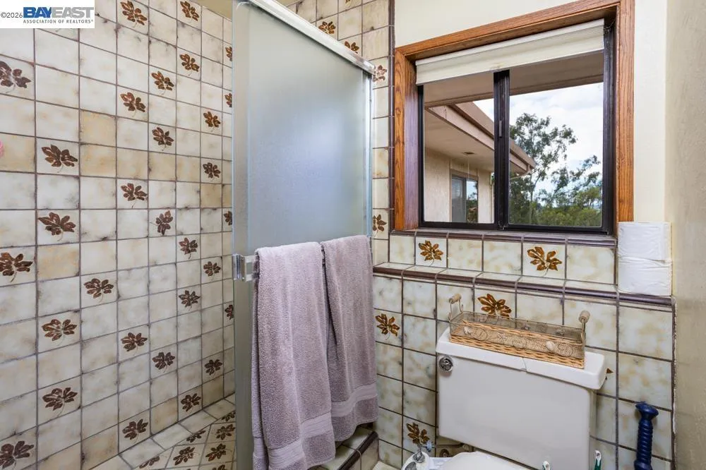 6727 Sunnyslope Ave Castro Valley, CA 94552