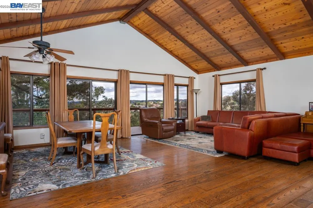 6727 Sunnyslope Ave Castro Valley, CA 94552