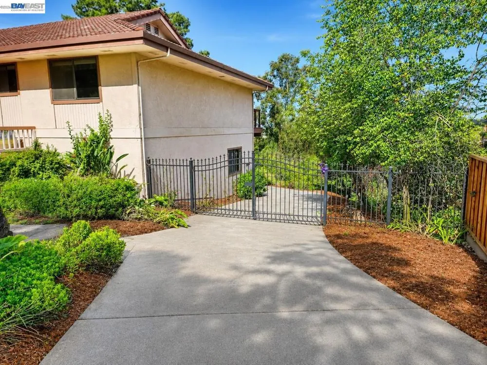 6727 Sunnyslope Ave Castro Valley, CA 94552