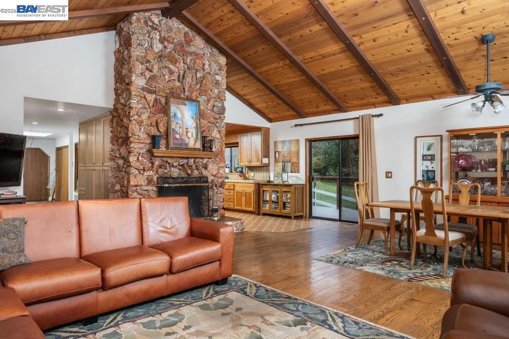 6727 Sunnyslope Ave Castro Valley, CA 94552