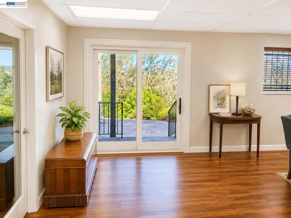 6727 Sunnyslope Ave Castro Valley, CA 94552