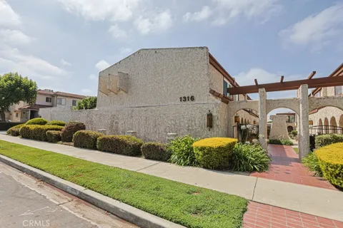 1316 Elm #9