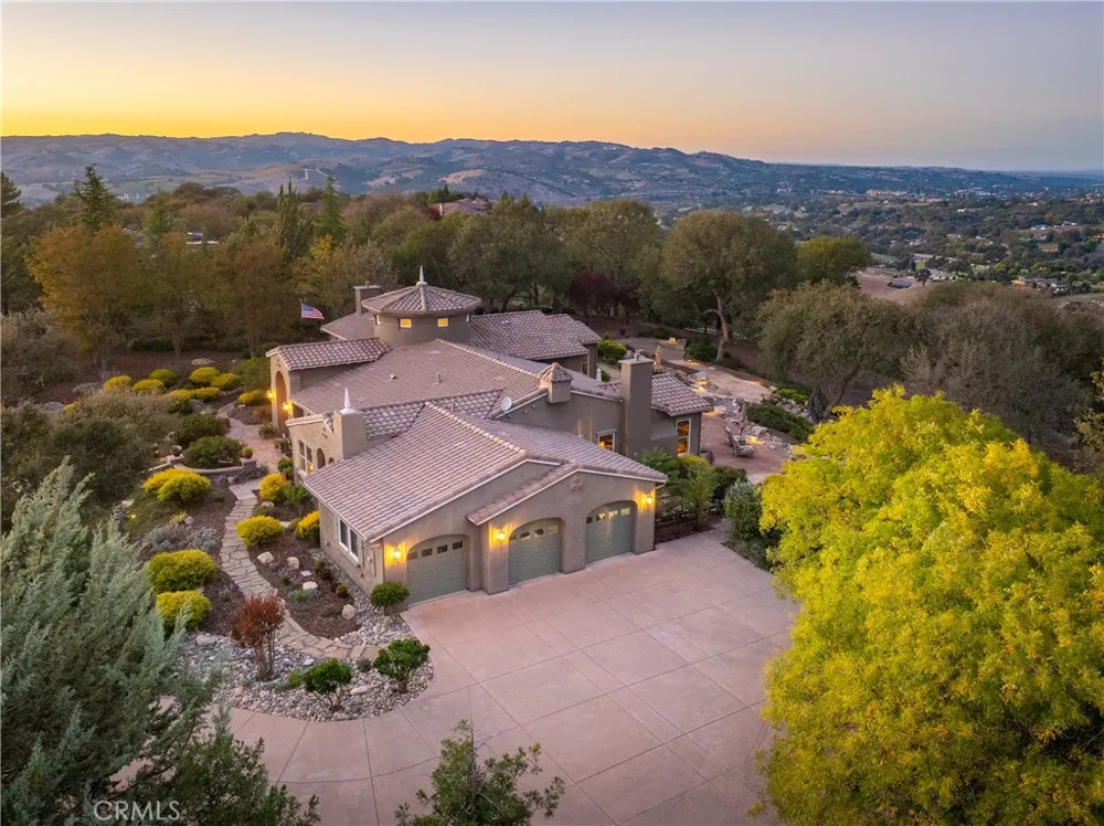 2438 Battering Rock Templeton, CA 93465