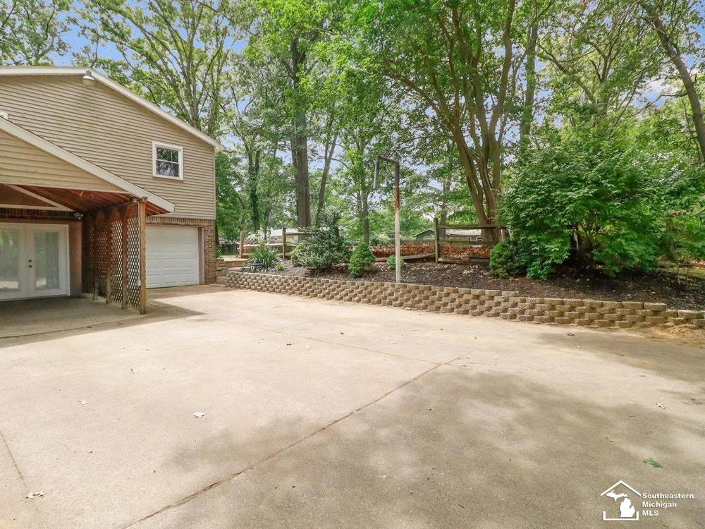 11589 Brookshire Drive Bedford Township, MI 48182