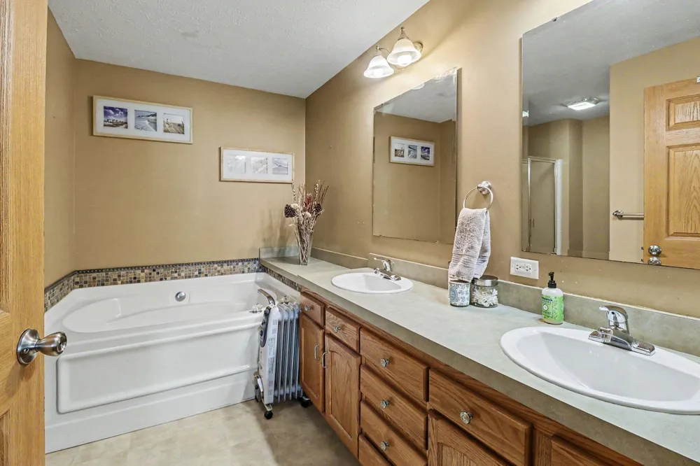 5449 W Golfside Drive Ludington, MI 49431