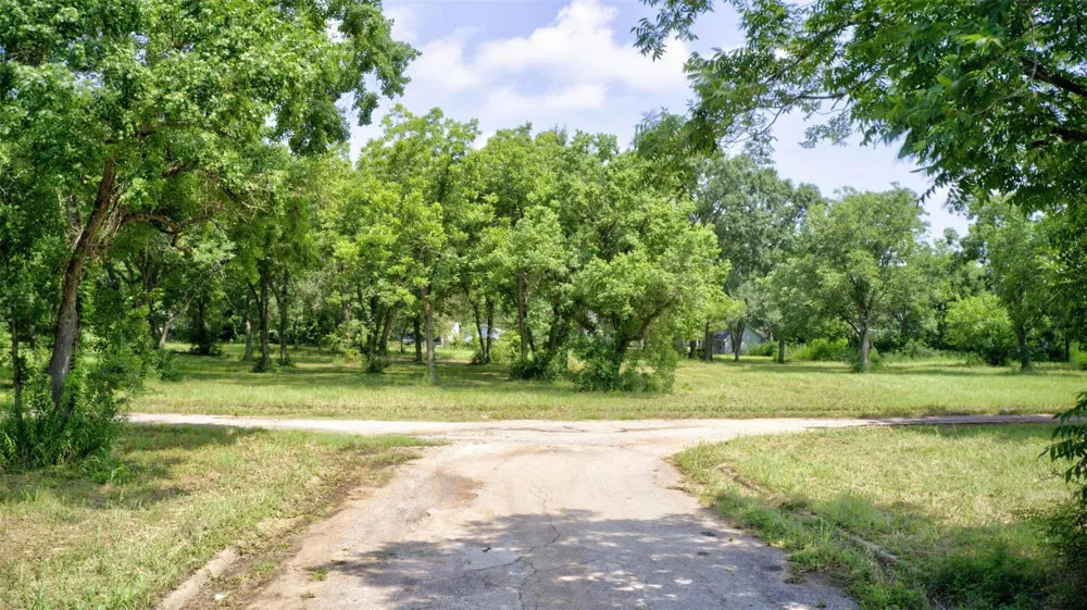 22 Broxson Court / Twin Drive Drive Crockett, TX 75835