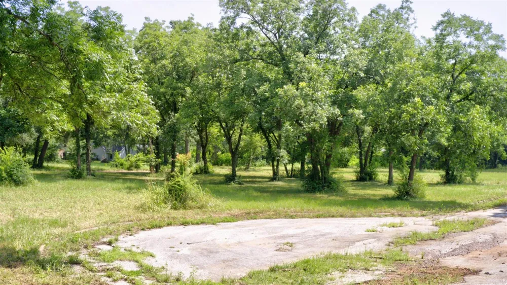 22 Broxson Court / Twin Drive Drive Crockett, TX 75835