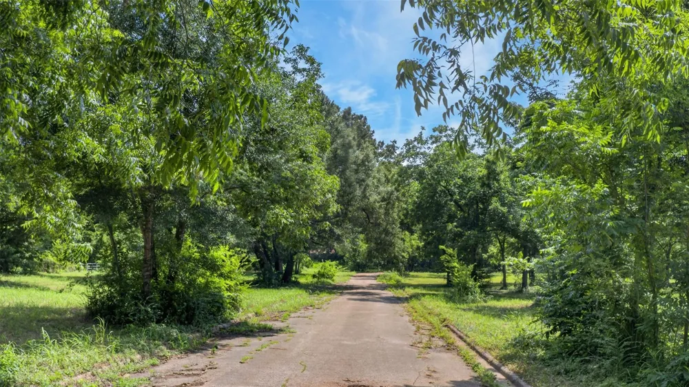 22 Broxson Court / Twin Drive Drive Crockett, TX 75835