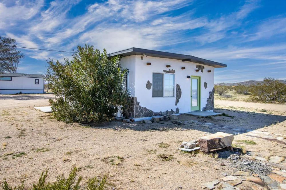 61186 Sespe Street Landers, CA 92285