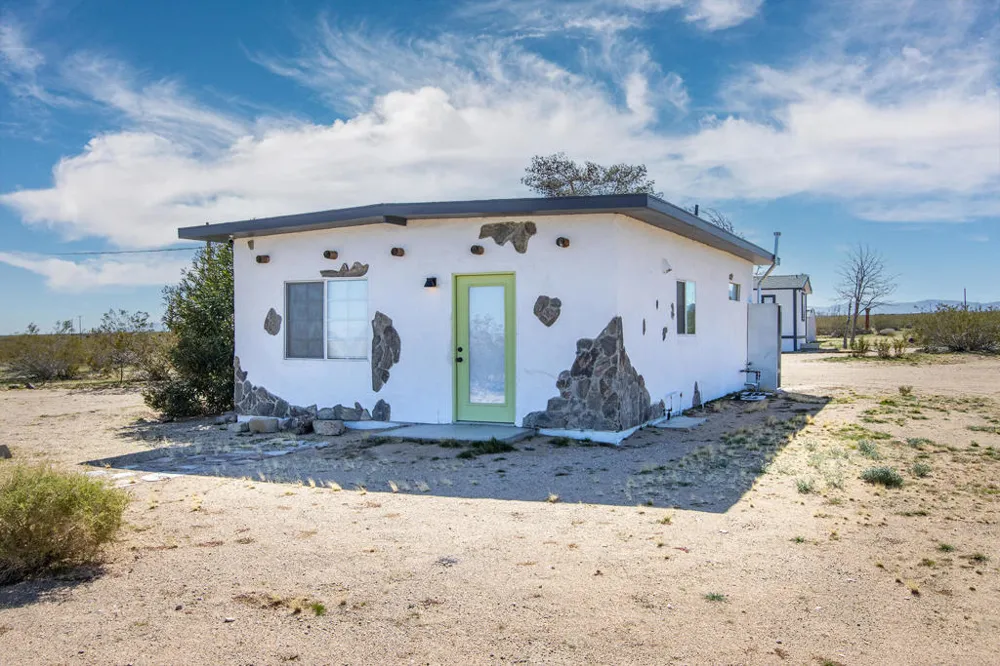 61186 Sespe Street Landers, CA 92285