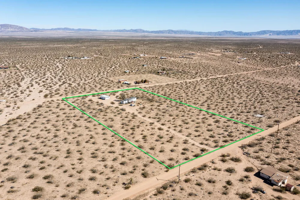 61186 Sespe Street Landers, CA 92285