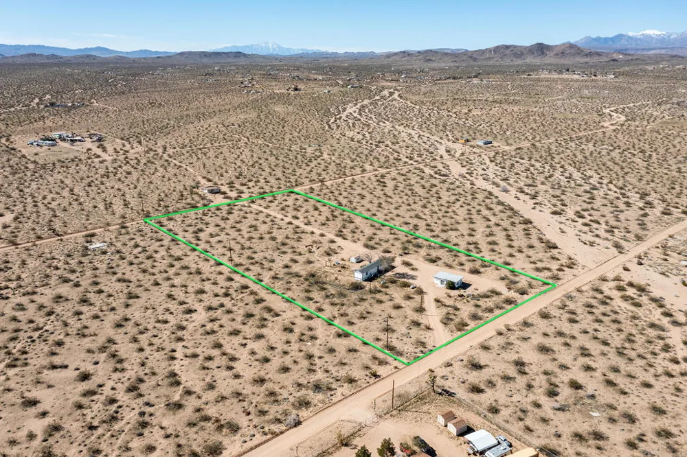 61186 Sespe Street Landers, CA 92285