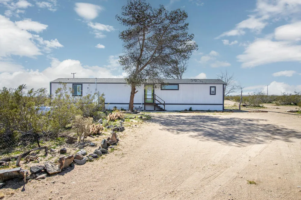 61186 Sespe Street Landers, CA 92285