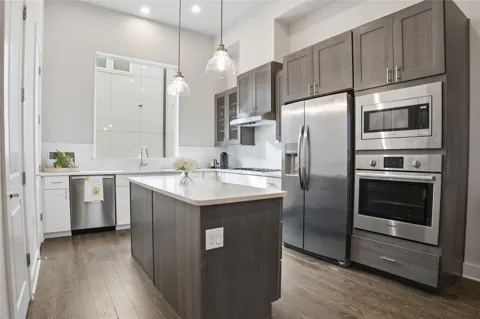 1411 Town Creek Drive #6