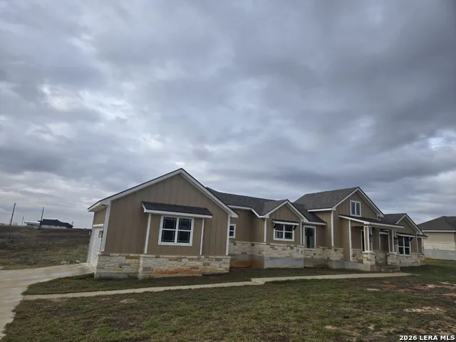120 Summer Meadow Dr La Vernia, TX 78121