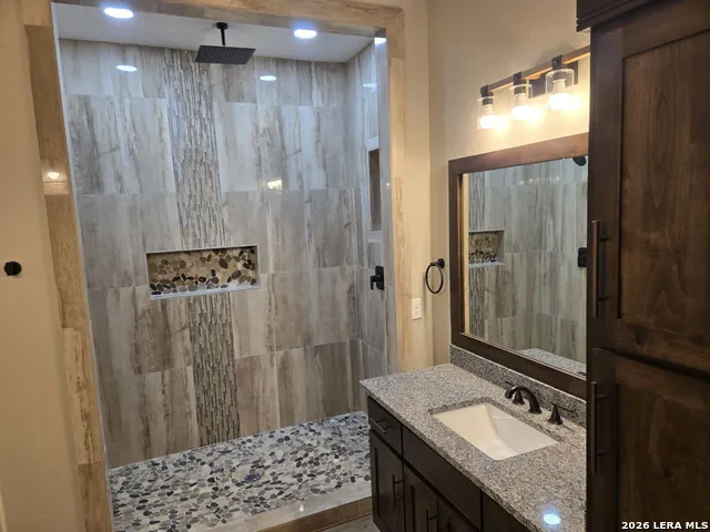 120 Summer Meadow Dr La Vernia, TX 78121
