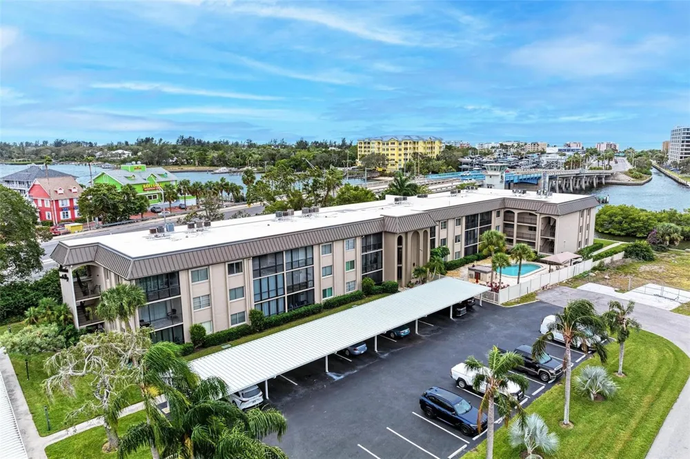 6470 HOLLYWOOD BOULEVARD #307 Sarasota, FL 34231