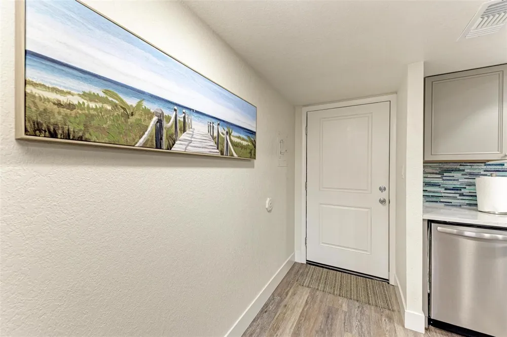 6470 HOLLYWOOD BOULEVARD #307 Sarasota, FL 34231